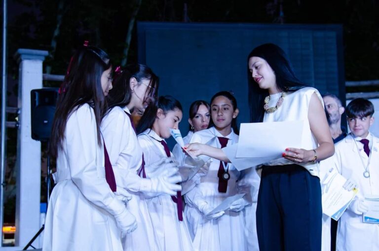 Un acto de honor para los abanderados y escoltas de Santa Rosa