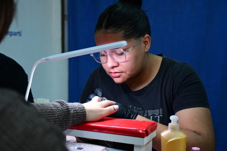Nuevas egresadas del curso de manicura en Santa Rosa