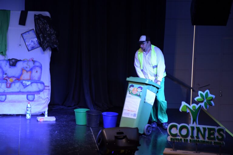 SÚPER R: GRAN OBRA DE TEATRO DE COINES LLEGÓ A SANTA ROSA