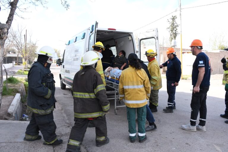 SANTA ROSA REALIZÓ UN IMPORTANTE SIMULACRO DE SISMO EN EL EDIFICIO CENTRAL DE LA MUNICIPALIDAD